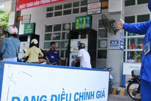 Tin kinh tế 7AM: Giá xăng dầu có thể tăng mạnh hôm nay; Một hãng hàng không Việt tuyên bố giải thể