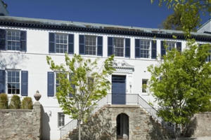 Con gái ông Donald Trump mua biệt thự gần nhà ông Obama