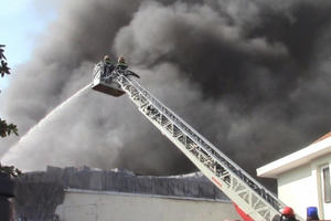 Cháy lớn tại xưởng sản xuất đế giày giáp Tết