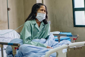 Khỏi Covid-19 vẫn ho kéo dài: Có phải đã tái nhiễm?