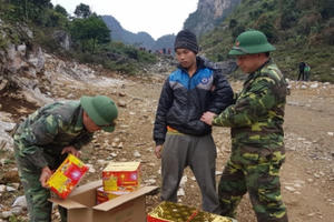 Cao Bằng: Đồn Biên phòng Trà Lĩnh bắt vụ vận chuyển 57 kg pháo nổ