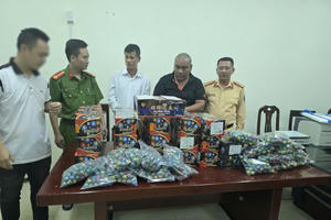 Nghệ An: Bắt giữ 4 đối tượng buôn bán 250 kg pháo lậu