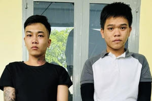 Đồng Nai: Hai thanh niên bị bắt vì đổ xăng, đe dọa giết người