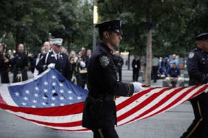 Cảnh sát New York diễu hành tưởng niệm nạn nhân 11/9