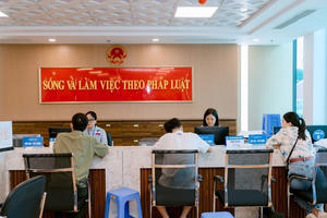 Hà Nội chấn chỉnh tình trạng cán bộ lạm dụng yêu cầu nộp bản sao có chứng thực Hà Nội chấn chỉnh tình trạng cán bộ lạm dụng yêu cầu nộp bản sao có chứng thực