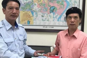 Tài xế xe buýt trả lại số tiến 60 triệu đồng cho người bị mất