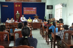 Ninh Thuận: Tọa đàm, hỗ trợ tư pháp và tặng quà cho những gia đình chính sách