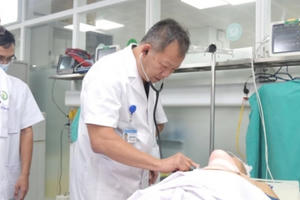 Bệnh viện Việt Đức đang tích cực cứu chữa cho bệnh nặng nhất trong vụ tai nạn ở Lạng Sơn