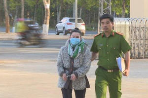 Đắk Lắk: Người phụ nữ trốn truy nã vẫn gây ra hàng loạt vụ trộm cắp tài sản Đắk Lắk: Người phụ nữ trốn truy nã vẫn gây ra hàng loạt vụ trộm cắp tài sản