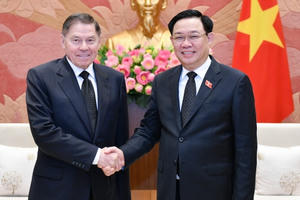 Chủ tịch Quốc Hội Vương Đình Huệ tiếp Chánh án Toà án tối cao Liên Bang Nga