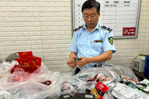 Thu giữ khối lượng lớn đồ ăn trẻ em không rõ nguồn gốc