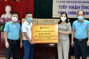 T&T Group tặng 50.000 bộ Kit xét nghiệm nhanh COVID-19 trị giá 7,5 tỷ đồng cho Thanh Hoá và Kiên Giang T&T Group tặng 50.000 bộ Kit xét nghiệm nhanh COVID-19 trị giá 7,5 tỷ đồng cho Thanh Hoá và Kiên Giang