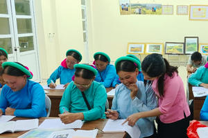 Lớp học đặc biệt trong đêm nơi miền biên viễn Bình Liêu