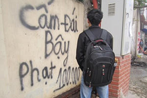 Nên “bêu tên” người xả rác, tiểu bậy? Nên “bêu tên” người xả rác, tiểu bậy?