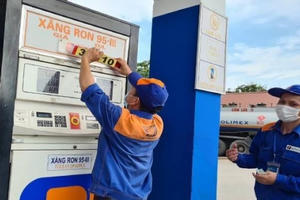 Xăng dầu lập đỉnh, có nên trợ giá cho người dân, doanh nghiệp?