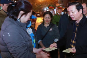 Phó Thủ tướng Trần Hồng Hà thăm, chúc Tết các lực lượng ứng trực đêm Giao thừa