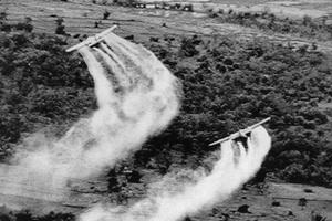 Ngày này năm xưa: Mỹ rải chất độc da cam ở Việt Nam