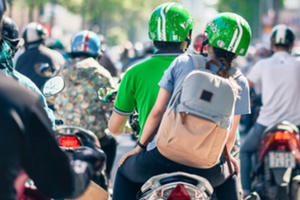 Slide - Điểm tin thị trường: Grab tuyên bố không trả nợ thuế thay cho Uber