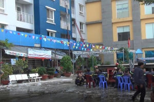 Clip hiện trường vụ cháy kinh hoàng tại chung cư Carina khiến 13 người tử vong