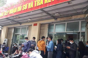 Giá đất 'nhảy múa”, nửa đêm đập cửa hỏi mua, phòng đăng ký nhà đất Hà Nội có gì khác lạ?