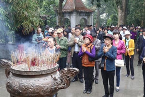 Con Lạc cháu Hồng muôn phương hướng về nguồn cội