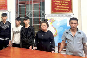 Bắt giữ đối tượng nữ 9X huy động nhiều đàn em chặn đường chém người Bắt giữ đối tượng nữ 9X huy động nhiều đàn em chặn đường chém người