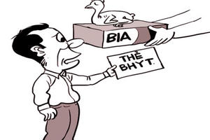 Đổi gà, bia lấy thẻ bảo hiểm y tế