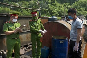 Thu giữ hàng chục ngàn lít dầu nhớt tái chế trái phép