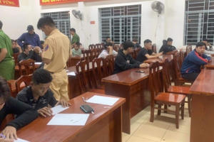 Bắt hàng chục quái xế trên Quốc lộ 20