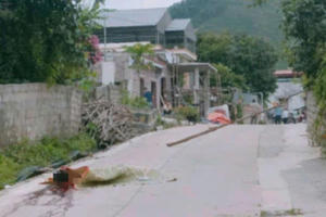 Mâu thuẫn gia đình, chồng dùng dao sát hại vợ rồi tự sát bằng súng tự chế Mâu thuẫn gia đình, chồng dùng dao sát hại vợ rồi tự sát bằng súng tự chế