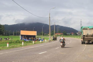 Sự cố 3 ngày không đổ rác: Hà Nội yêu cầu di dân khỏi vùng ảnh hưởng