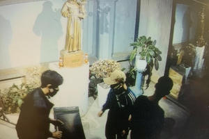 Bắt giữ ổ nhóm trộm cắp tài sản công đức tại Nhà thờ lớn Hà Nội