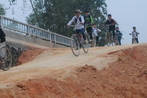 Huyện Quỳ Châu (Nghệ An): Mỏi mòn ngóng đợi ngày khánh thành cầu Hoa Hải