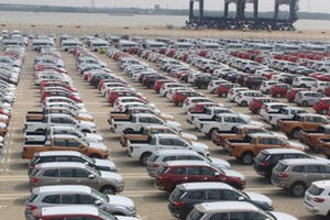 Xe nhập "trượt dốc", ô tô trong nước "vui như mở cờ" vì ưu ái thuế phí