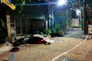 Bình Dương: Lao xe máy vào gốc cây, nam thanh niên tử vong tại chỗ