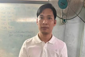 Bắt tạm giam đối tượng lừa bán xe Rolls-Royce Phantom, chiếm đoạt hơn 6 tỷ đồng Bắt tạm giam đối tượng lừa bán xe Rolls-Royce Phantom, chiếm đoạt hơn 6 tỷ đồng