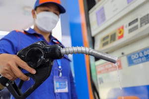 Tiếp tục giảm thuế bảo vệ môi trường với xăng, dầu trong năm 2023