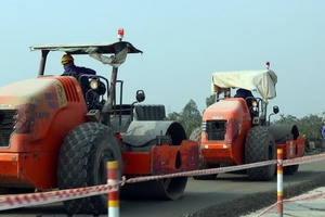 Đường cao tốc Bến Lức-Long Thành: Vì sao vẫn thi công cầm chừng?