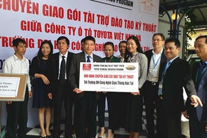 Toyota Việt Nam trao tặng xe - thiết bị kỹ thuật cho các trường Đại học, Cao đẳng T-TEP