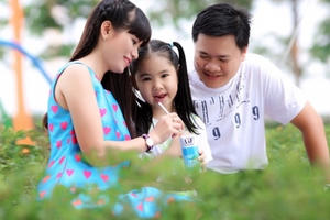 Cảnh báo: Sữa tươi có thể gây dậy thì sớm cho trẻ?