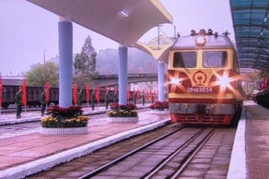 Cận cảnh đoàn tàu đặc biệt chở Chủ tịch Kim Jong-un tiến vào ga Đồng Đăng