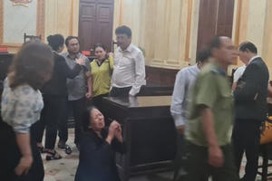 TP HCM: Bị đơn định nhảy lầu và nhiều điều lắng lại tại phiên toà tranh chấp đất! TP HCM: Bị đơn định nhảy lầu và nhiều điều lắng lại tại phiên toà tranh chấp đất!