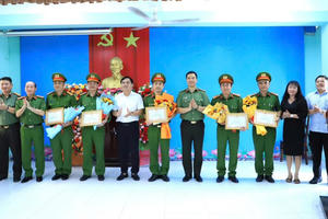 Công an Đồng Nai khen thưởng 5 phường trung tâm của TP Biên Hoà về thành tích trấn áp tội phạm