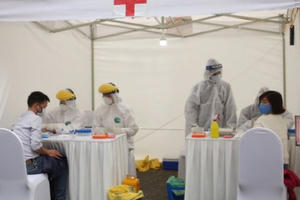 Hà Nội ngày đầu test COVID-19 tại lều dã chiến: Phát hiện 3 mẫu dương tính ở Đống Đa