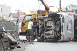 TP HCM: Tai nạn liên hoàn, quốc lộ 13 ùn tắc kéo dài