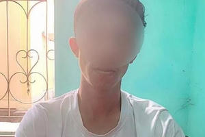 Nữ giáo viên bị quay lén cảnh đang tắm để tống tiền