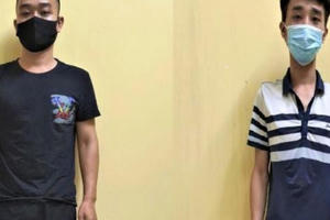 Khởi tố 2 đối tượng không đội mũ bảo hiểm tấn công Công an