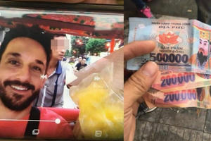 Hà Nội: Người lái xích lô nói gì khi bị khách Tây tố trả lại tiền âm phủ?