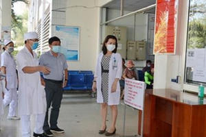 Cách ly một phụ nữ về từ Hàn Quốc có biểu hiện ho, sốt