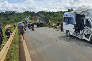 Video: Khoảnh khắc ghi lại vụ tai nạn khiến nhiều người thương vong ở Đắk Lắk